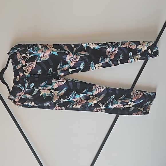 Roxy Set, Size M - Picture 4 of 5